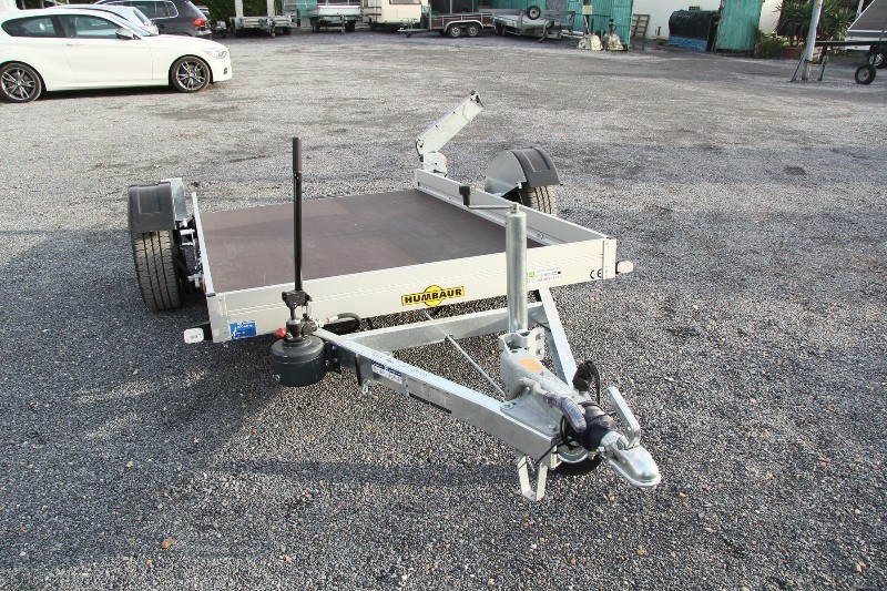 Remorque de qualité hors norme dotée d'un système hydraulique qui se pose au sol pour le transport d'une petite monoplace, une grosse moto - humbaur - hkt 4089 132515s_2