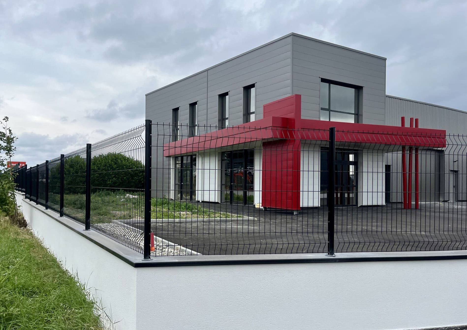 AXIS® M - Clôture en panneaux rigides grands plis avec poteaux AXOR®_2