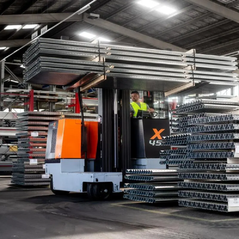 Chariot Multidirectionnel Électrique  avec une Capacité de levage  jusqu'à 4,5 tonnes en Isère et Rhône - Alpes  -  disponible en achat neuf et en location de courte à longue durée_2