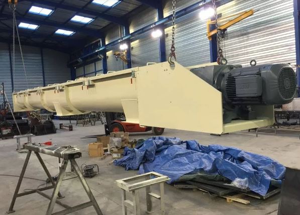 Vis sans fin  pour le transport et la manutention dans divers systèmes industriels_2