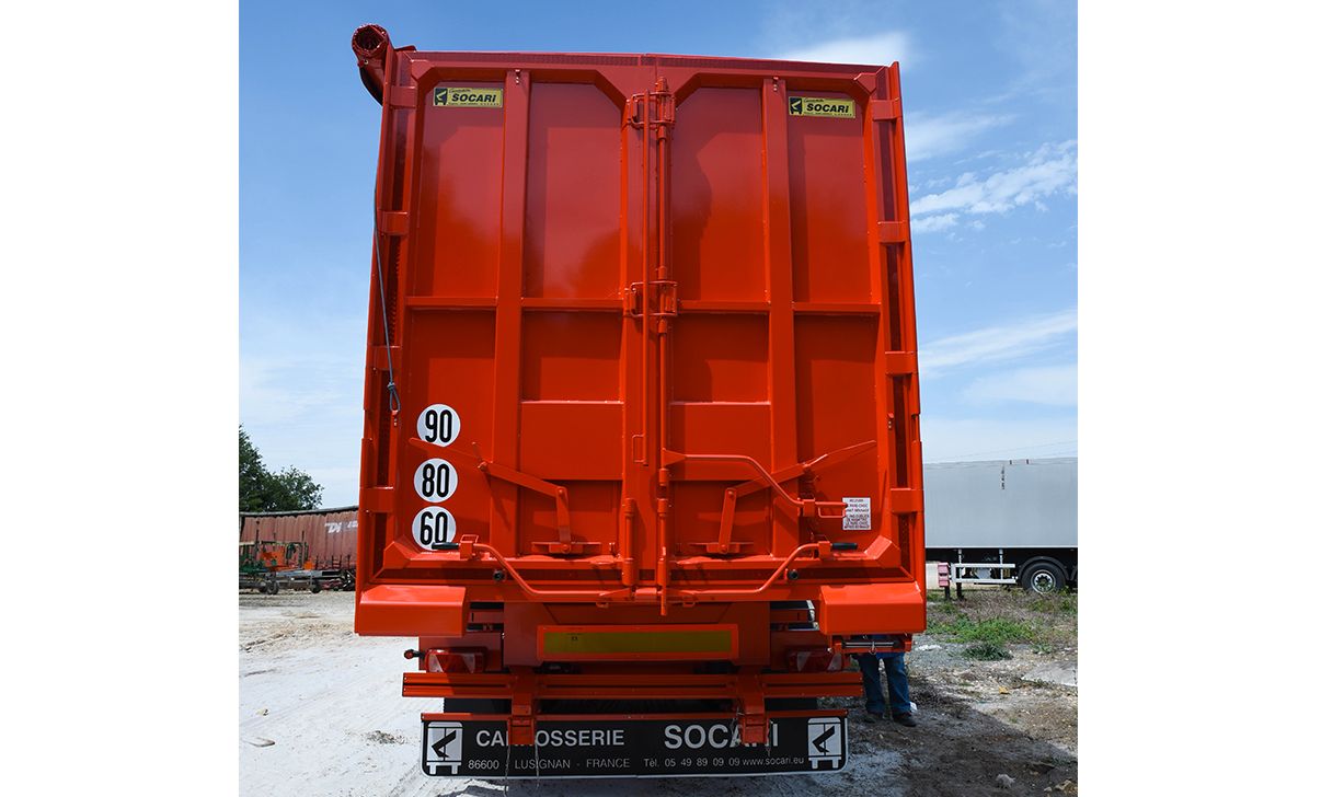 Benne robuste en acier pour usage industriel