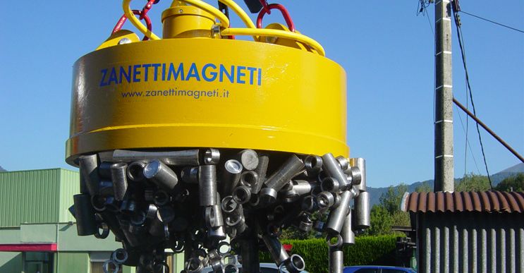 Electro-aimant avec alimentation par batterie pour pelle de 4 à 30 tonnes_2