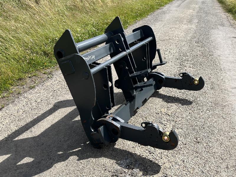 Fourches et godets NC - Interface Manitou / Attelage 3 points réglable EM - Occasion - Année 2023_2