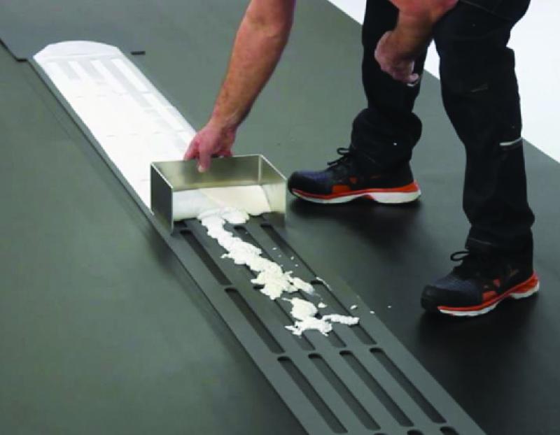 Bande de guidage en résine pour surfaces lisses