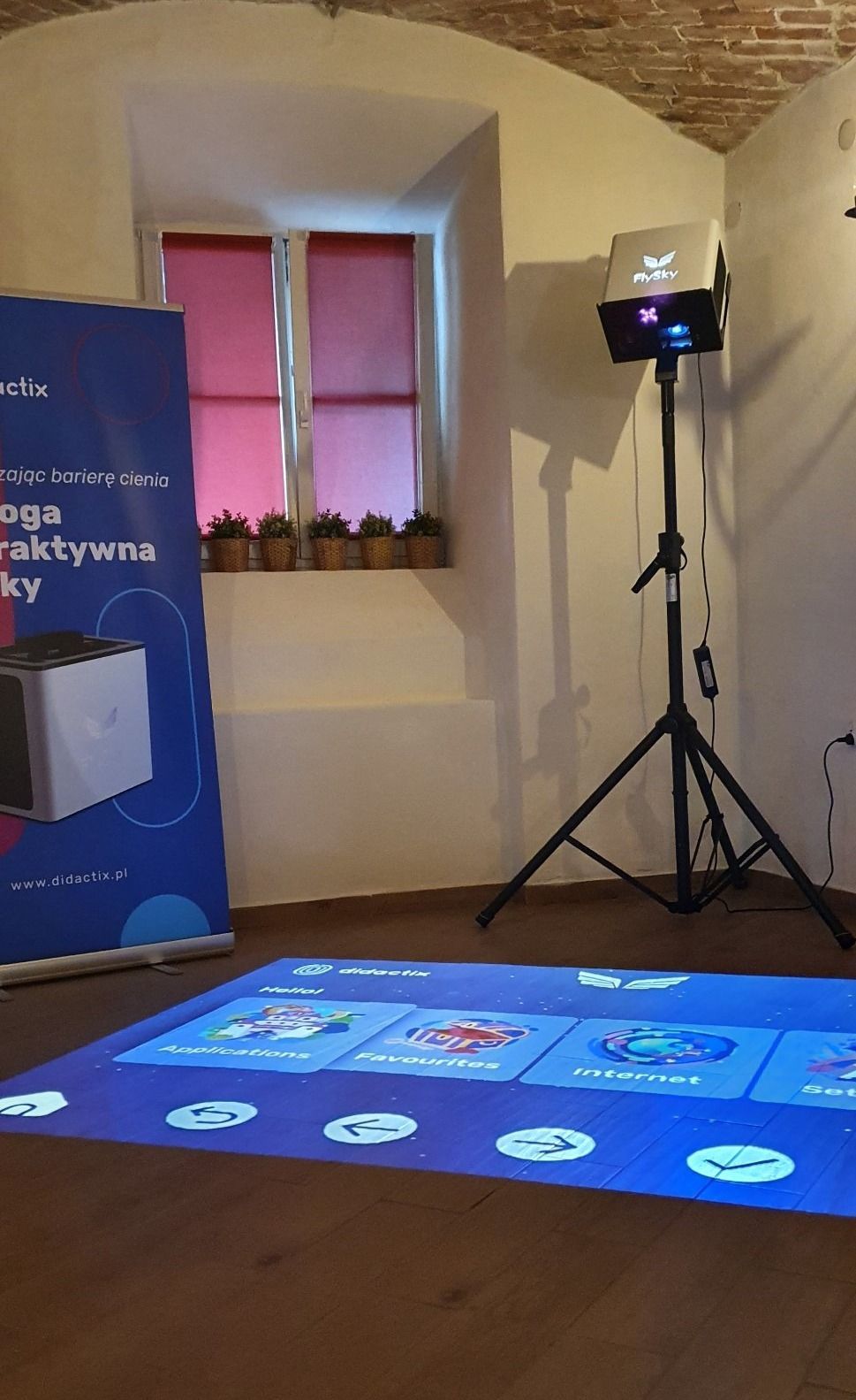 Sol interactif mobile - Araflysky Go Max avec projecteur, unité de traitement et caméra_2