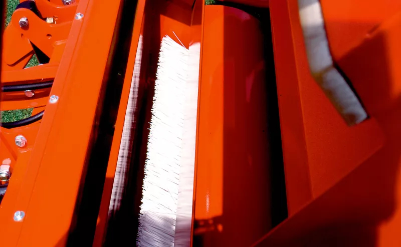 Entretien du sol      Wiedenmann    Super 500 - Machine universelle d'entretien du gazon_2