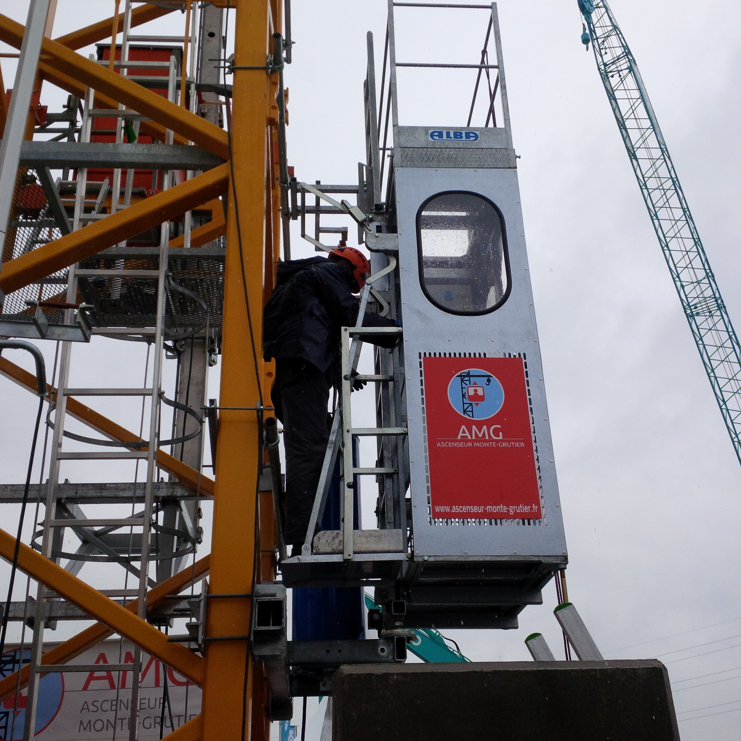 Ascenseur monte grutier pour grue de grande hauteur