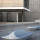 Banc en béton Sassi - Banc urbain avec banquette, banc dossier et jardinière_2