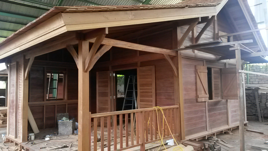 Bungalow en bois Natural Lodge B3 avec mezzanine et mobilier sur mesure