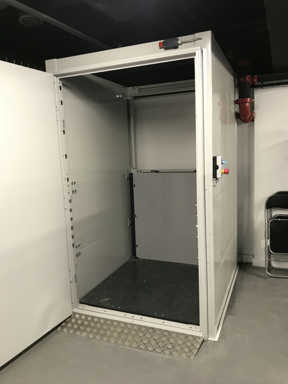 Monte-charge sur-mesure - Capacité 50 à 2500 kg - Course max 12 m - Conforme directive 2006/42/CE_2