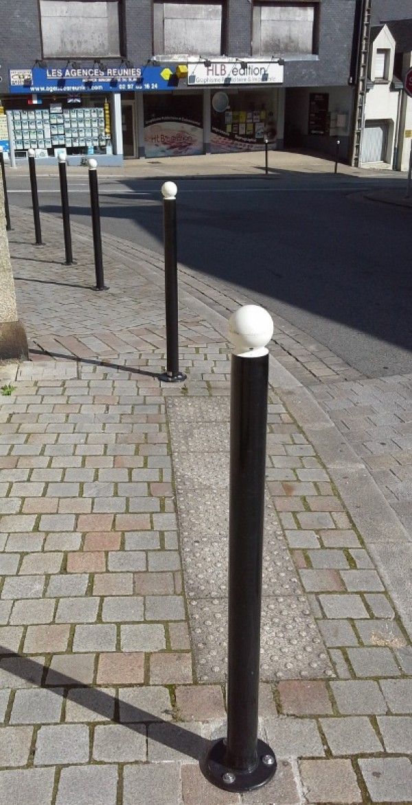 10161-91 - Potelets fixes sur platine - Hauteur hors-sol : 1,00m - Boule Ø90mm - Corps Ø76mm_2