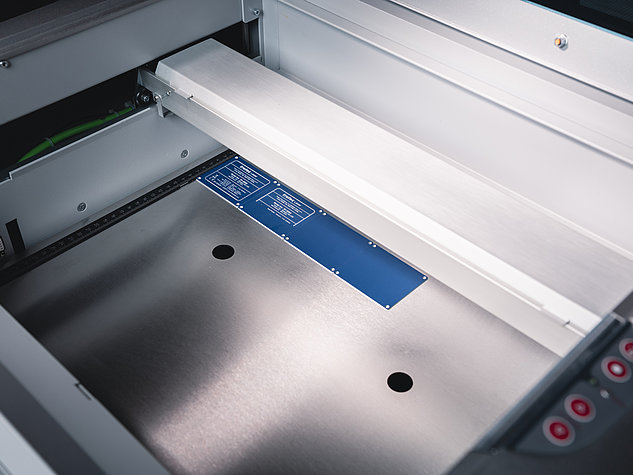 Machine de gravure laser sur métal - Rayjet - Marquage d'outils, éléments de construction et plaques signalétiques_2