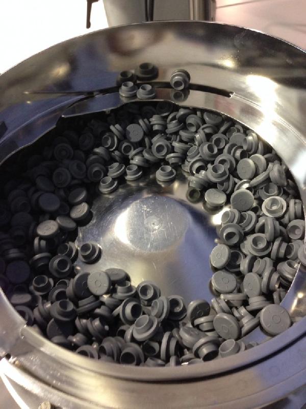 Alimentateurs vibrants pour obturateurs en caoutchouc et capsules d'aluminium - GMS Feeding Systems - normes cGMP et FDA_2