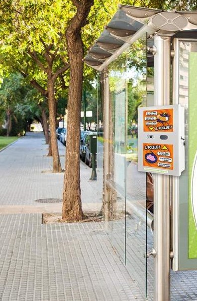 Cendrier mural urbain blanc et ludique - Prévention contre la pollution des mégots - 2 stickers A5 inclus_0