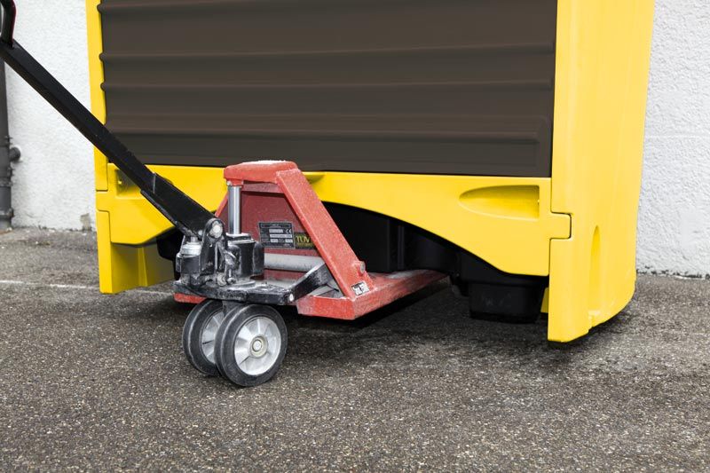 Box de rétention en polyéthylène - pour 2 fûts de 220 L verticaux ou petits bidons - stockage des liquides corrosifs - accès par rideau coulissant_2