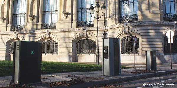 Borne maître avec 2 points de charge satellites