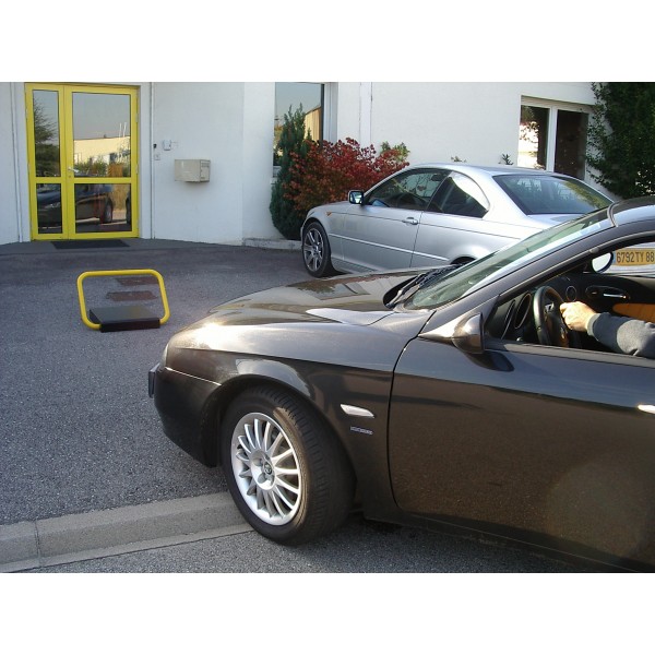 Dispositif de blocage de parking télécommandé en acier robuste