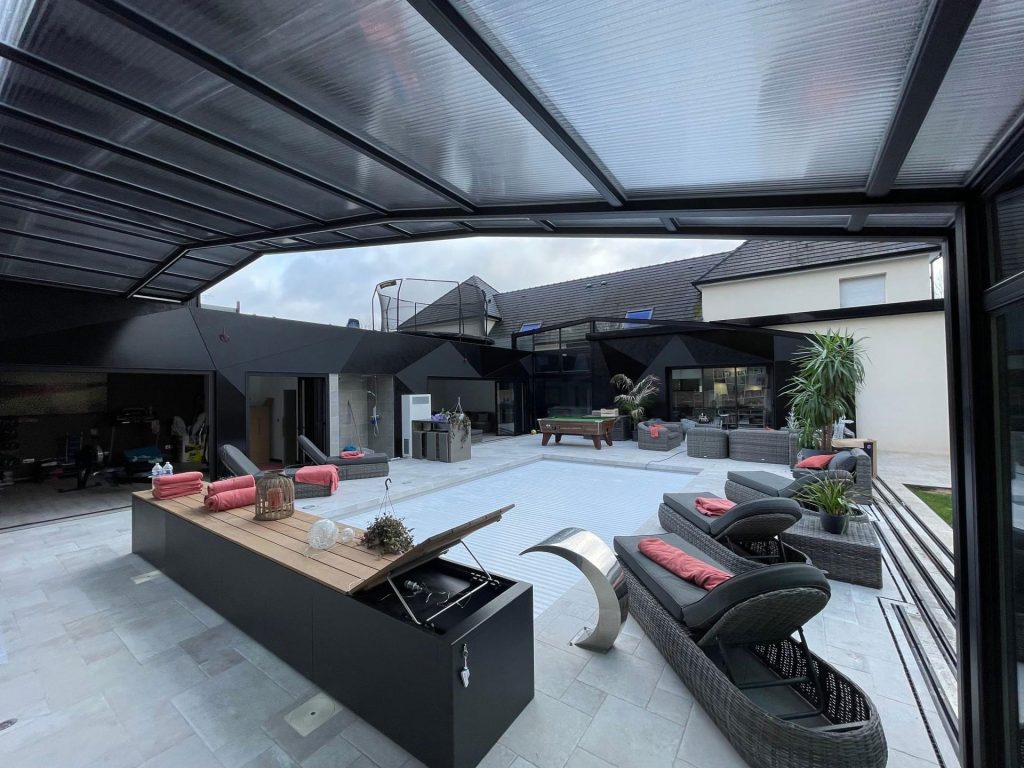 Abri piscine haut sur mesure - système d'assemblage avec entretoises démontables et revêtements personnalisables_2