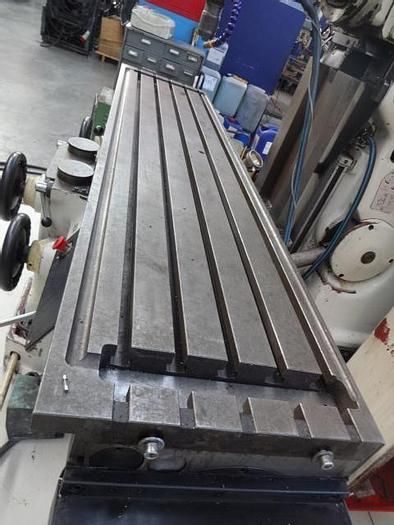 Fraiseuse universelle Huron type MU 6