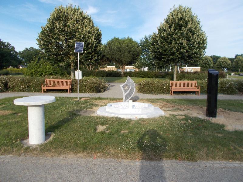 Jardins du souvenir avec emmarchement intégré pour dispersion des cendres - Lacus Regia_2