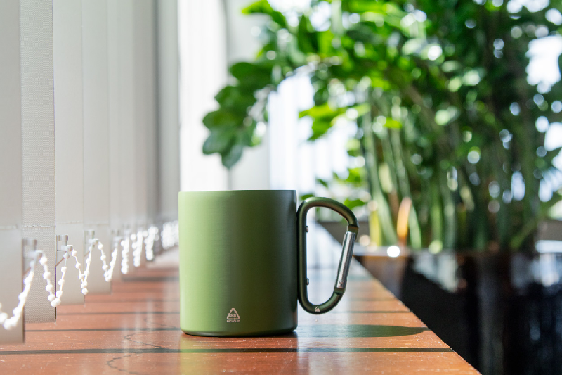 Mug thermos - double paroi en acier inoxydable recyclé avec poignée mousqueton - 300 ml - couleur verte_2