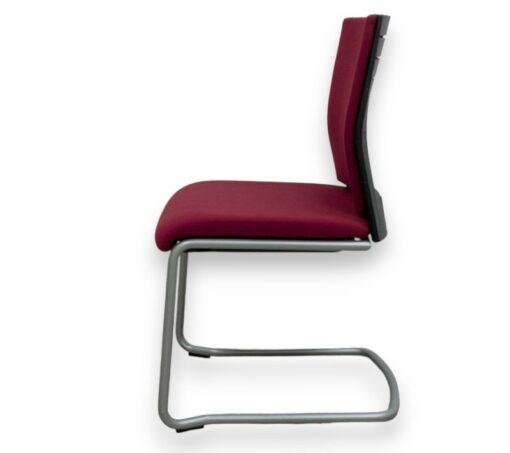 Chaise visiteur Steelcase Luge Tissu Bordeaux - d'occasion - piètement en métal gris - moderne et confortable_2