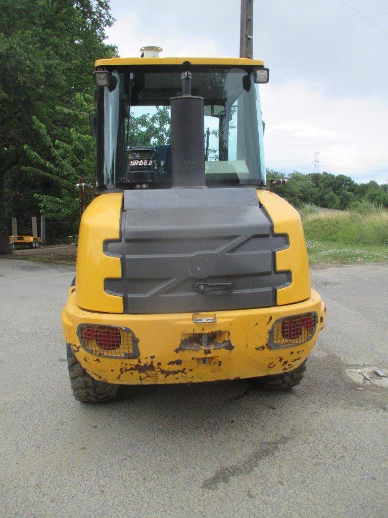 Chargeuse sur pneus Volvo L25F avec 4850 heures d'utilisation