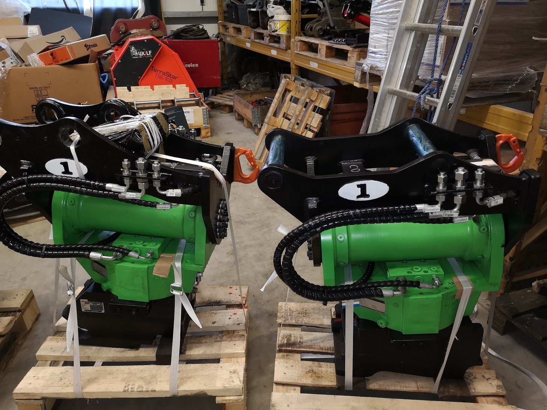 Système d'inclinaison par moteur hydraulique pour pelles de chantier