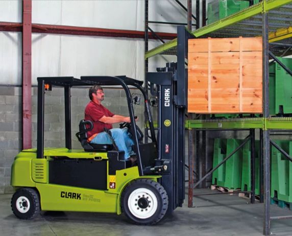 Chariots élévateurs électriques à quatre roues GEX40-50 - Clark - 4000 à 4990 kg - Puissants et ergonomiques_2