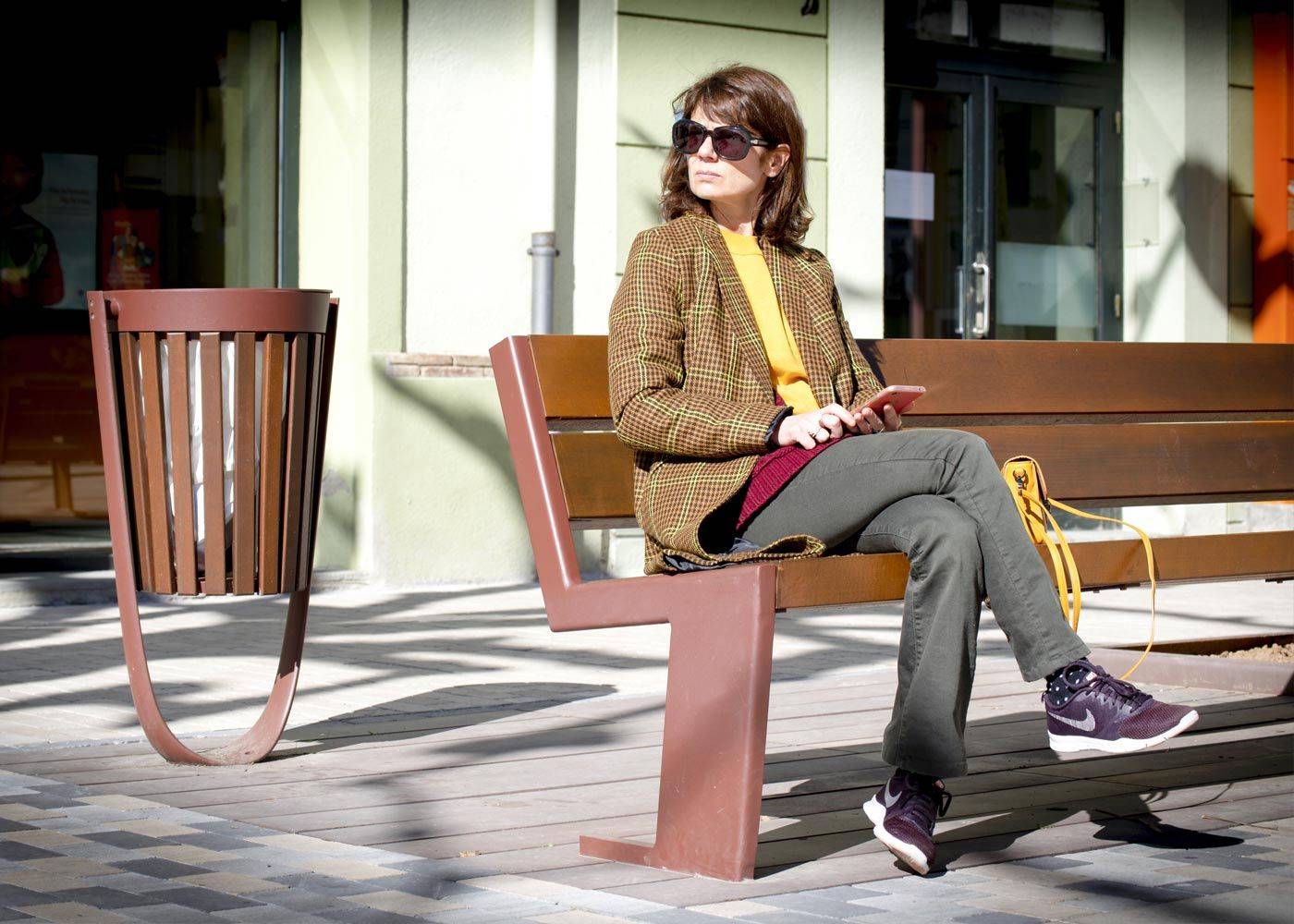 Banc public Quatro UM377X - fonte ductile avec traitement anticorrosion et lattes en bois tropical_2