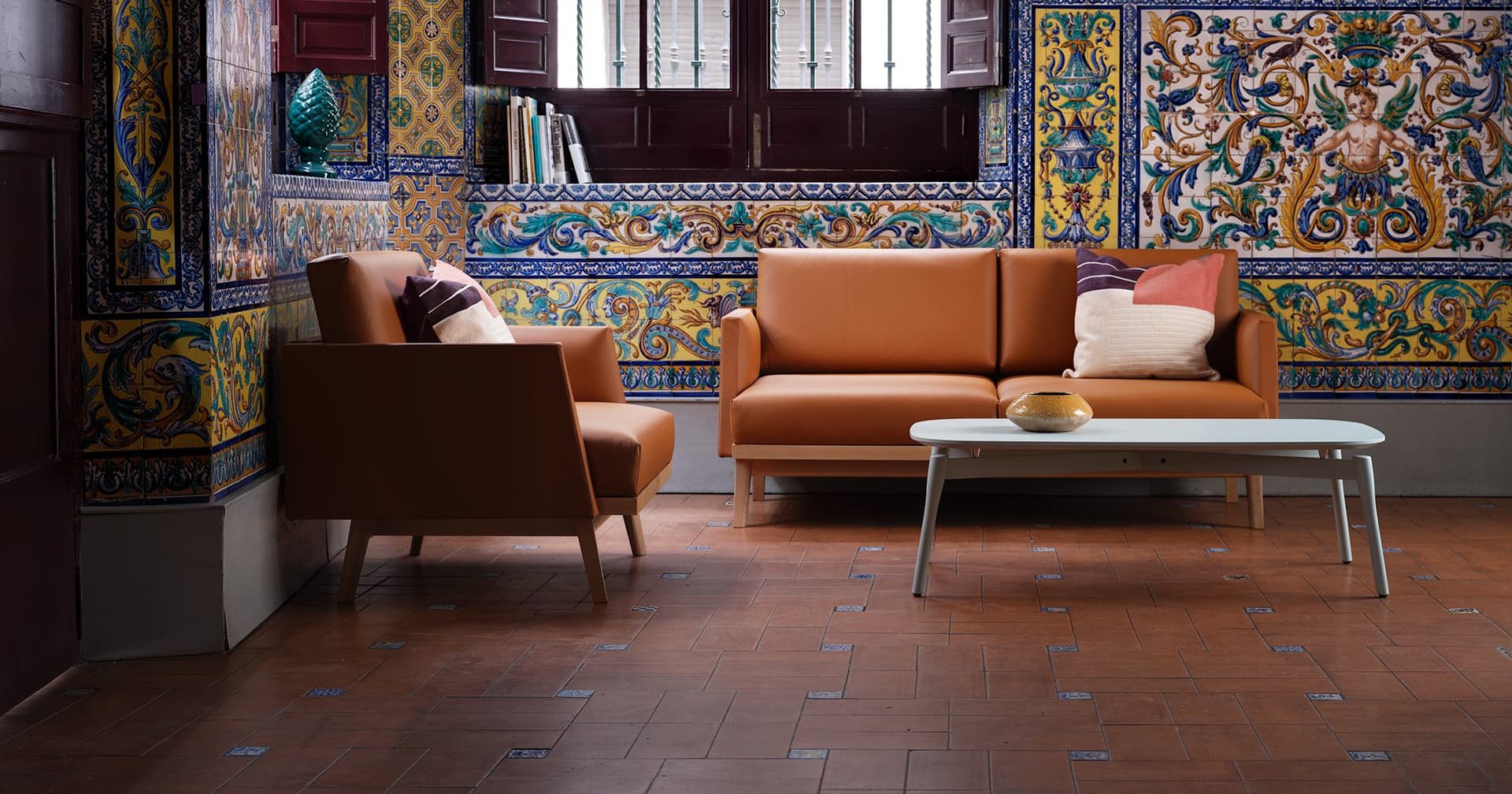 Table basse chic et fonctionnelle pour espaces collaboratifs_2