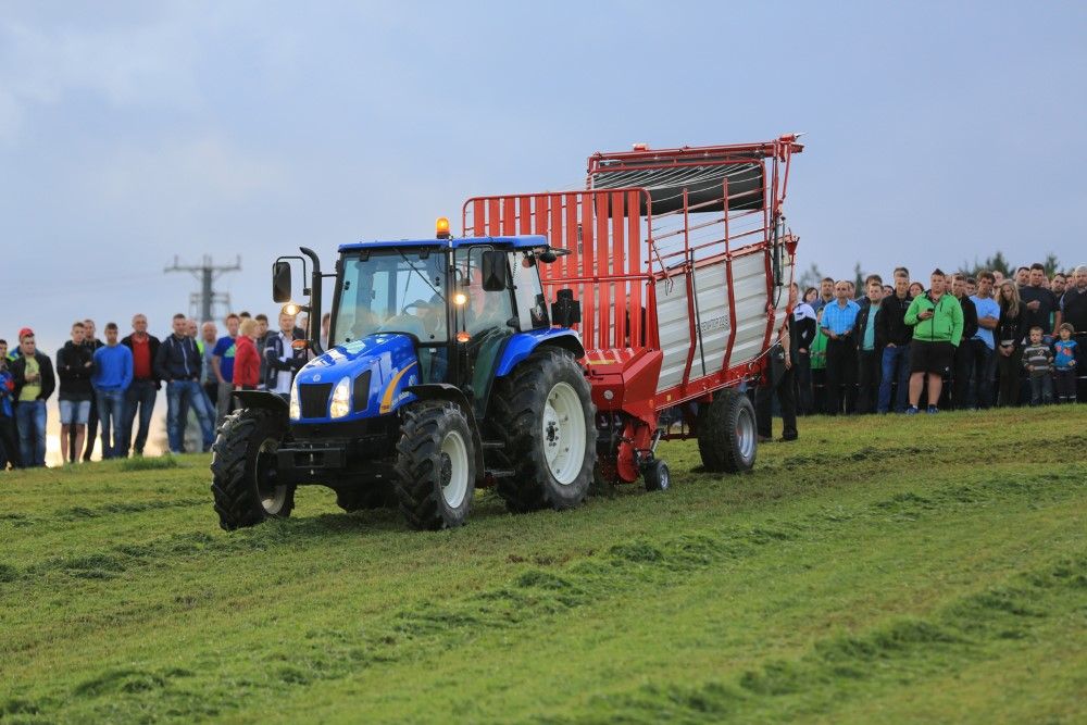 Remorque agricole avec côtés métalliques et hauteur réglable