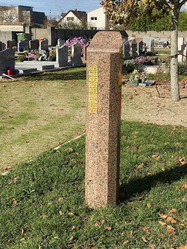 Colonne du Souvenir pour Plaques Nominatives - Structure verticale et élégante - Pour les communes moyennes à grandes_2