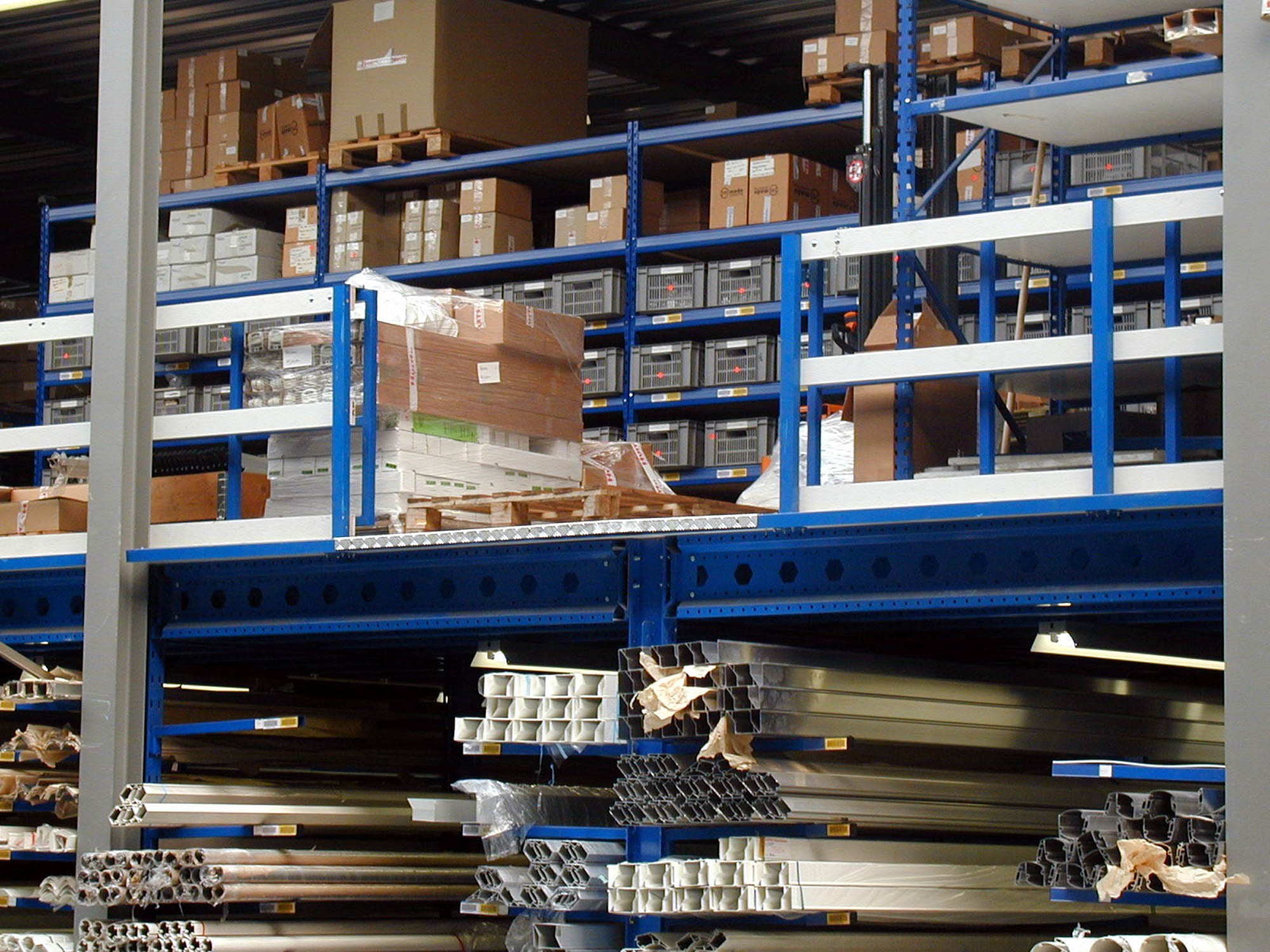 Mezzanine de stockage modulable avec rayonnages cantilever OHRA