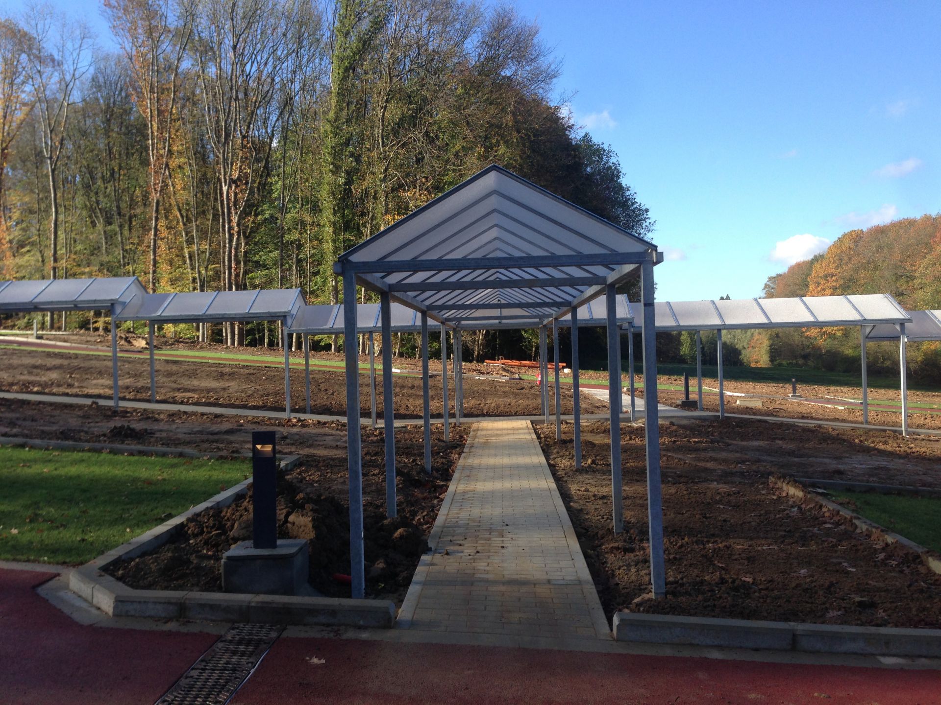 Passage couvert Pentu - abri à toiture plate inclinée - longueur de 1 m à indéfini - bardages et coloris personnalisables_2