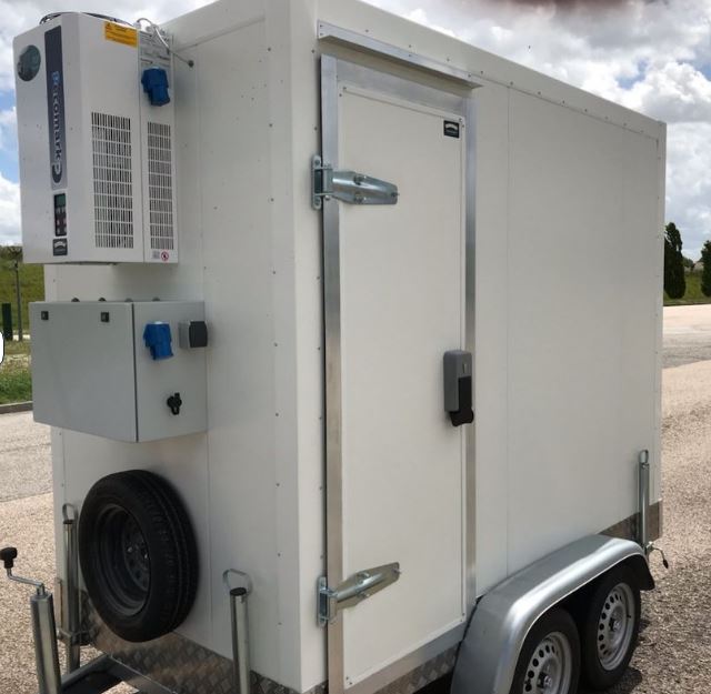 Remorque réfrigérante avec porte de passage 1m x 1m55