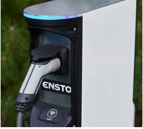 Recharge VE ingénieuse et robuste pour professionnels - Ensto Pro - structure métallique IP54 IK10, protocole OCPP 1.6_2
