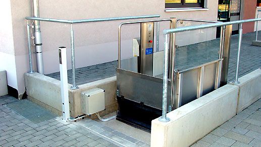 Élévateur VERRAlift LM avec cuvette réduite ou rampe en acier inoxydable intégrée