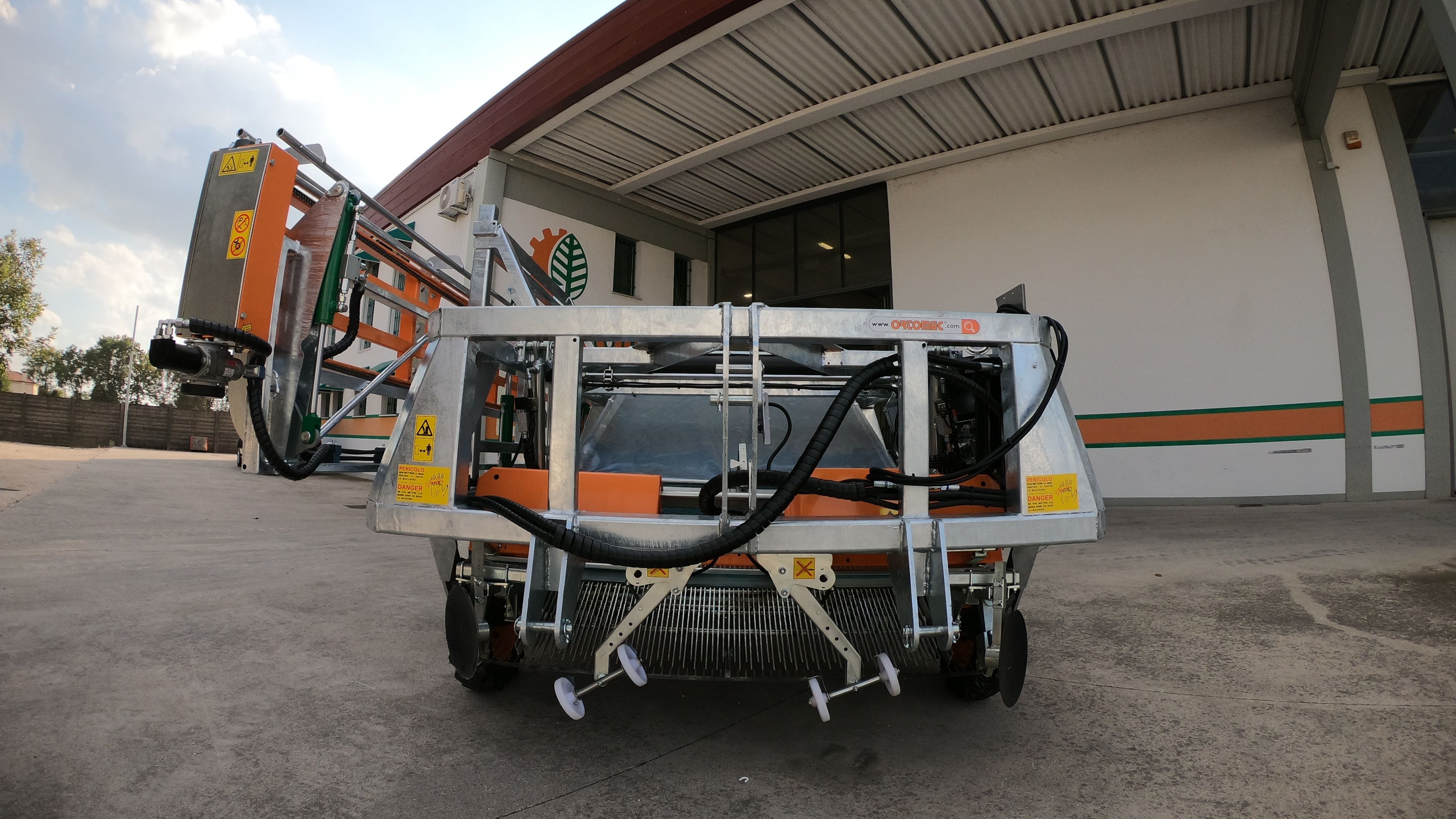 Récolteuse MAGIC MÂCHE - Ortomec SRL - montée sur tracteur avec système No Stop et NEW HERBEX_2