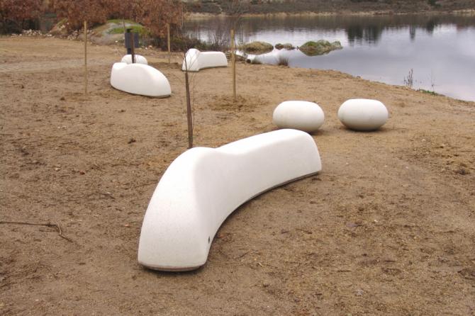 Banc en béton Pausa - Banc organique pour jardin et parc - Blanc / Gris / Ocre_2