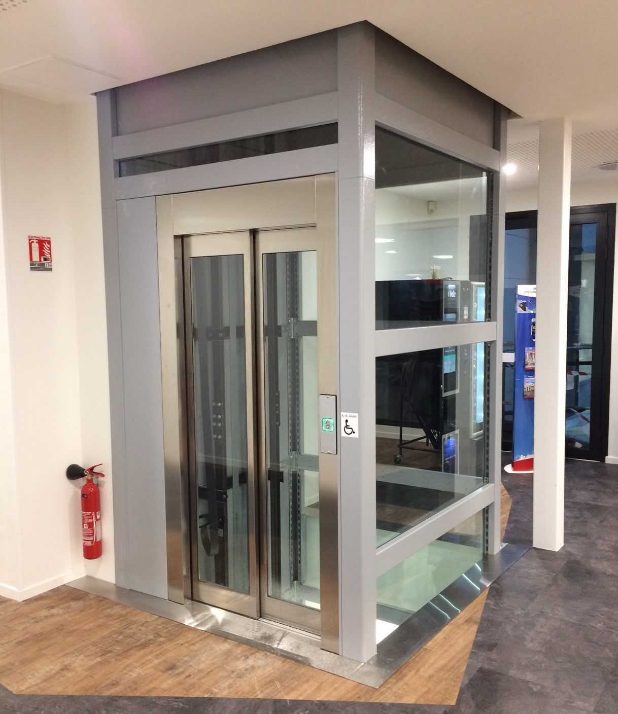 Plateforme élévatrice E10 avec capacité de charge jusqu'à 500 kg