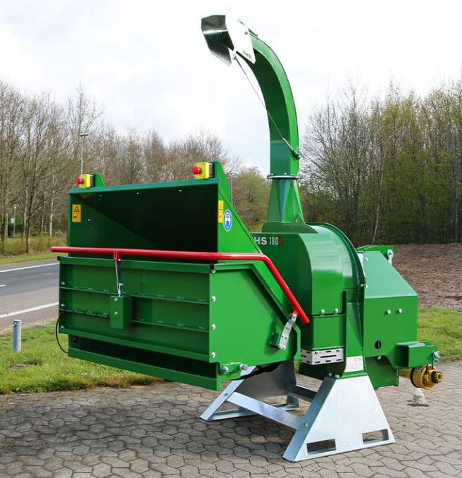 Broyeur de branches NHS 180i conçu pour traiter des troncs jusqu’à 180 mm de diamètre