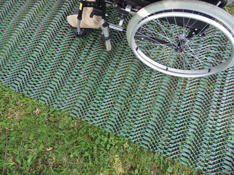 Caillebotis tout terrain - antidérapants en polyéthylène enroulable - usage fauteuils roulants et poussettes_2