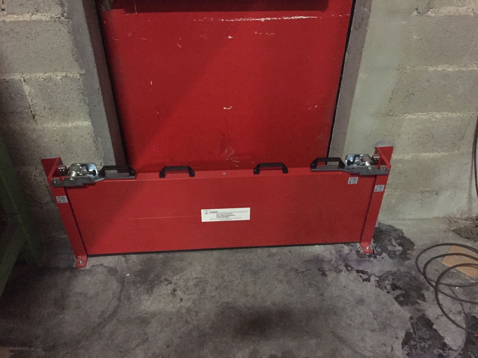 Barrière manuelle de rétention d'eaux - pour eaux d'incendie_2