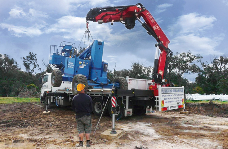 Grue auxiliaire Fassi F365A e-dynamic - Capacité de levage jusqu’à 34,1 tm - Bras hydraulique jusqu’à 26,70 m avec jib - Version dynamic avec bielle et rotation jusqu’à 400°_2
