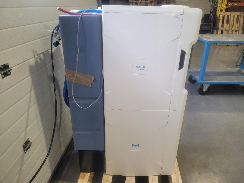 Système de purification d′eau Millipore Milli-Q CLX 7040 (LC) ZAFS51040_2