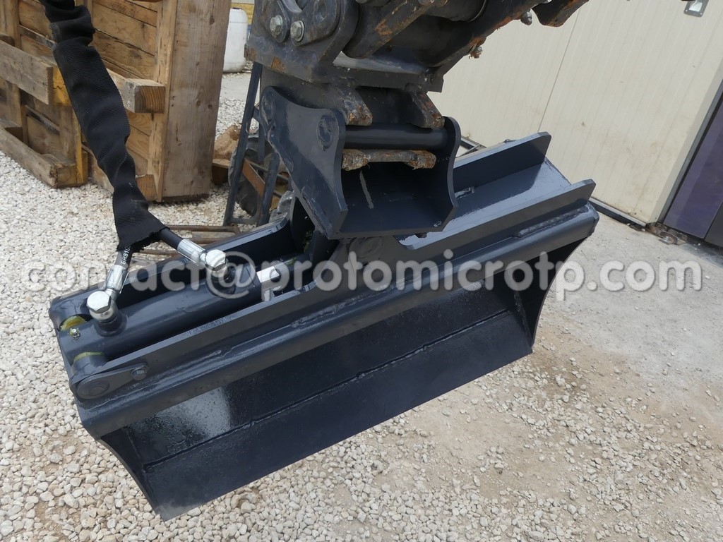 Godet inclinable hydraulique 90° 70cm de large_2