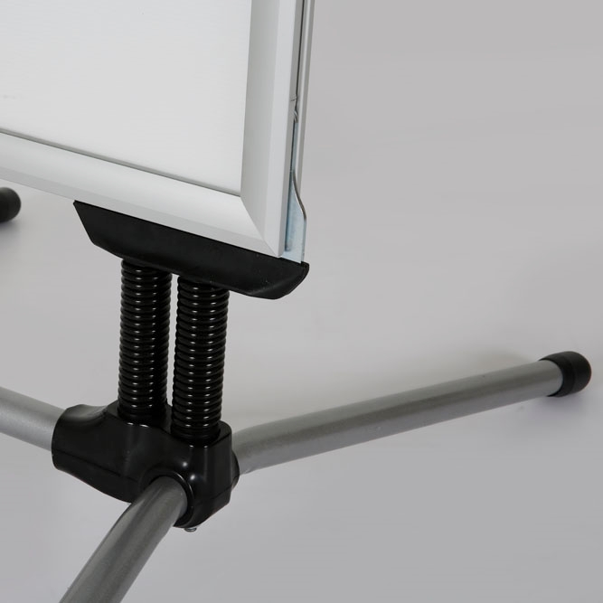 Panneau A1 (84 x 59.4 cm) à ressorts - Base métallique gris - Réf : 215320 - Étanche et résistant pour utilisation extérieure_2