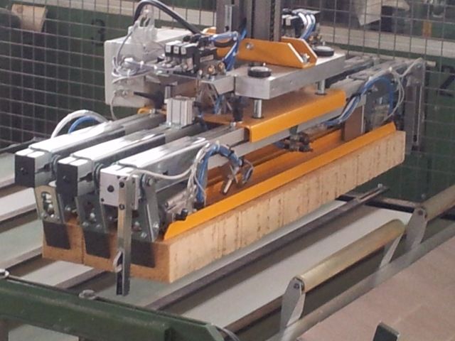 Chargeur automatique blocs comprimés à une seule pince - CATP - Machines pour palettes - Delta_2