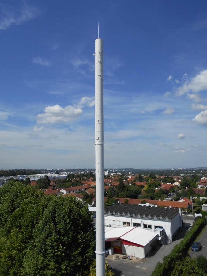 Pylône monotube avec système anti-intrusion intégré